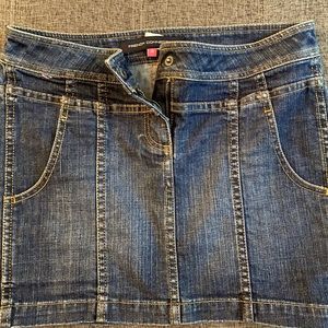 French Connection denim mini skirt. Sz 4